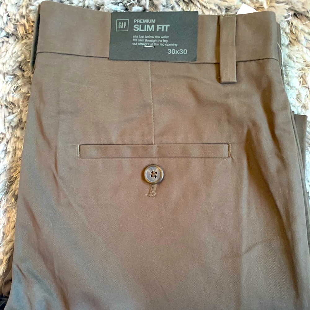 New Gap Mens Slim Fit Brown khakis, 30/30